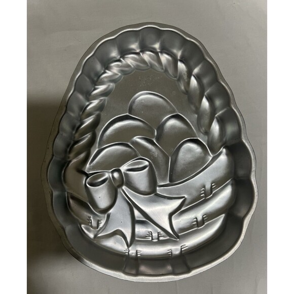 Vintage Wilton Easter Egg Basket #502-1727 Cake Pan 1980 Aluminum Spring - X - Picture 2 of 8